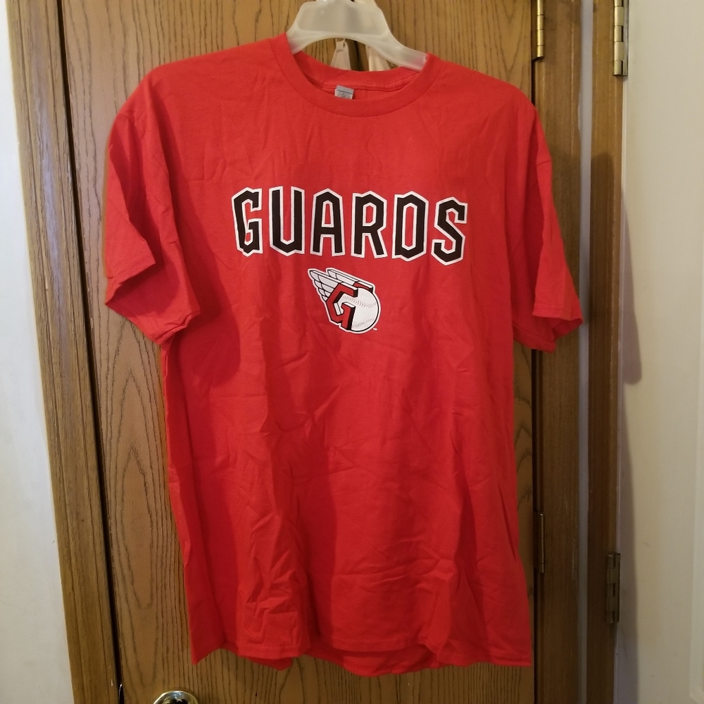 Tshirt XL extra-large - Red Cleveland MLB Guardians GUARDS, flying baseball logo